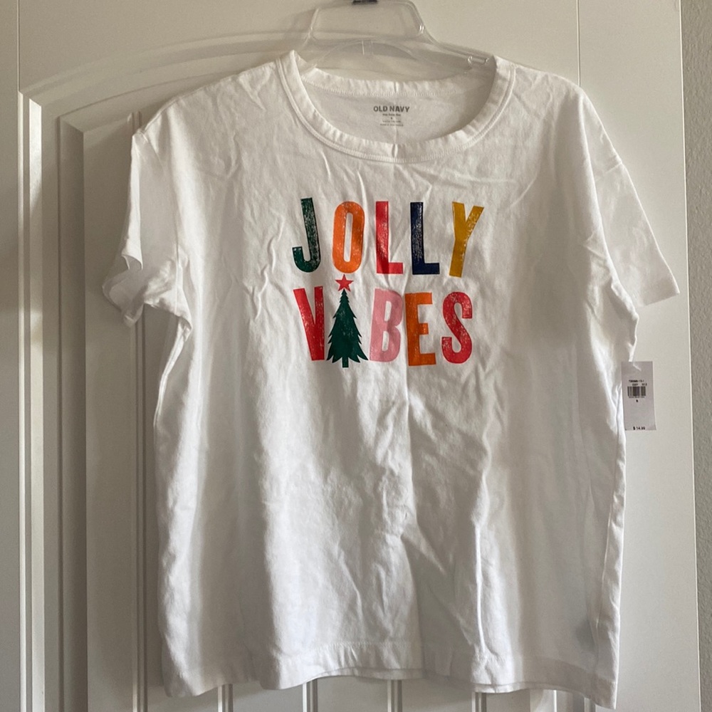 White old navy holiday t-shirt